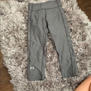 Gray cropped leggings